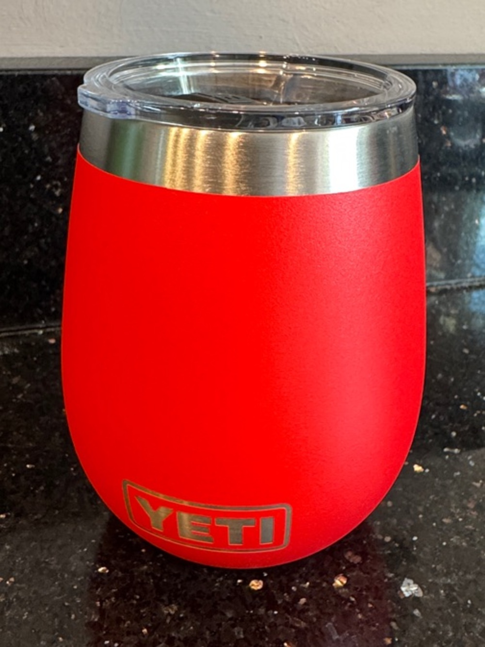 Yeti 10oz Red Stainless-Trim Insulated Wine Tumbler with Clear Lid